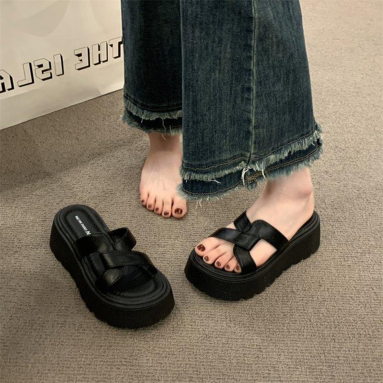 

Thick-bottomed one-word slippers for women s outer wear 2025 new models with skirts French casual stepping on shit holiday beach cool slippers 35