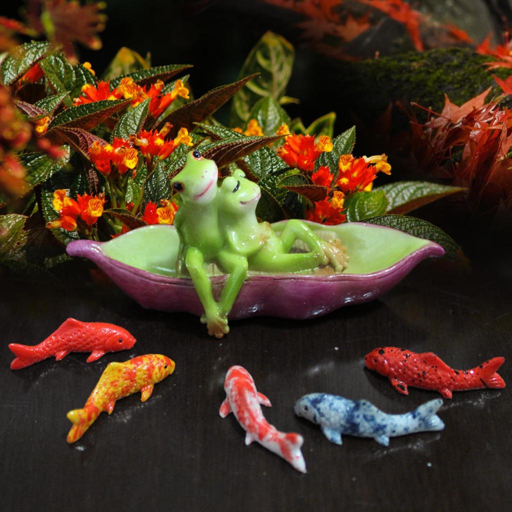 Resin Frog Couple Figurine Frog Garden Sculptures Couple Frogs Frog Garden Ornament for Balcony Home Office Garden Desk