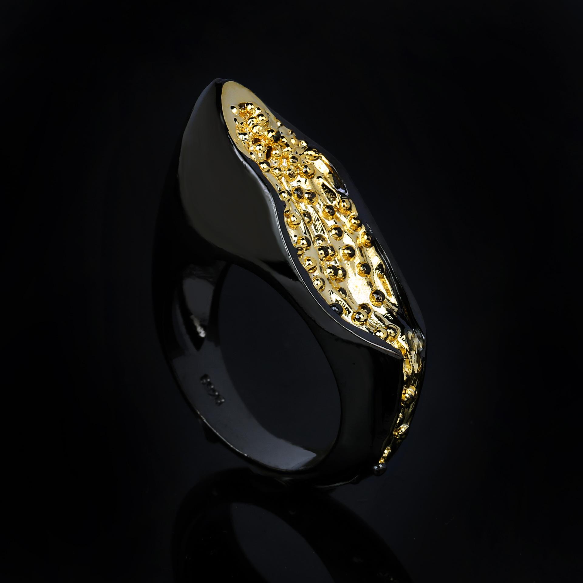 

Кольцо Italian Craft Black Gold с геометрическим узором, двухцветное No. 6