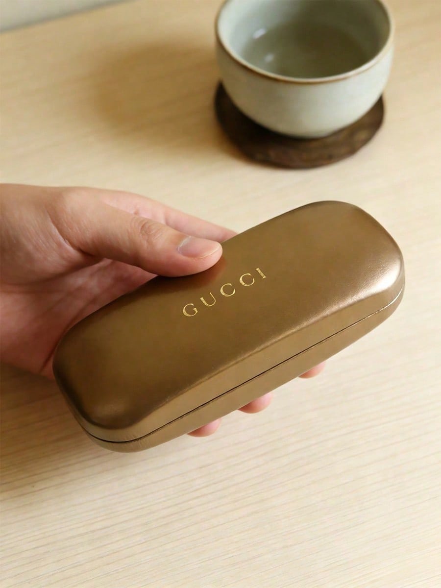 Коричневый металлический жесткий футляр для солнцезащитных очков Gucci коричневый