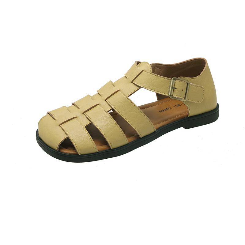 Sommer neue Ein-Wort-Sandalen Metallschnalle Taschenkopf Gummi flacher Boden niedriger Absatz Römersandalen Damen
