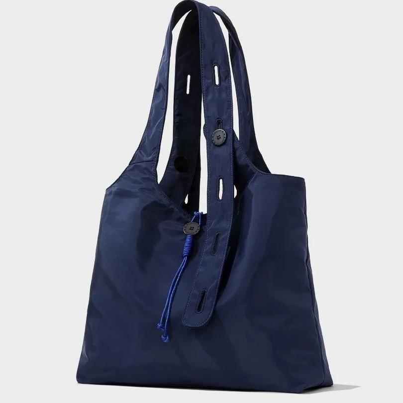 Large Capacity Tote Bag 2026 New Fashionable and Versatile Niche Design Shoulder Bag Simple Commuting Tote Bag