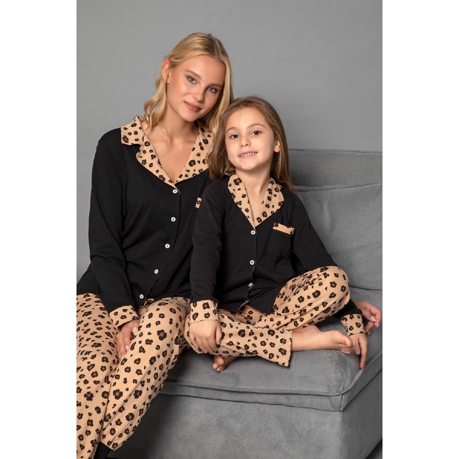 

Пижамный костюм на пуговицах из хлопка и лайкры