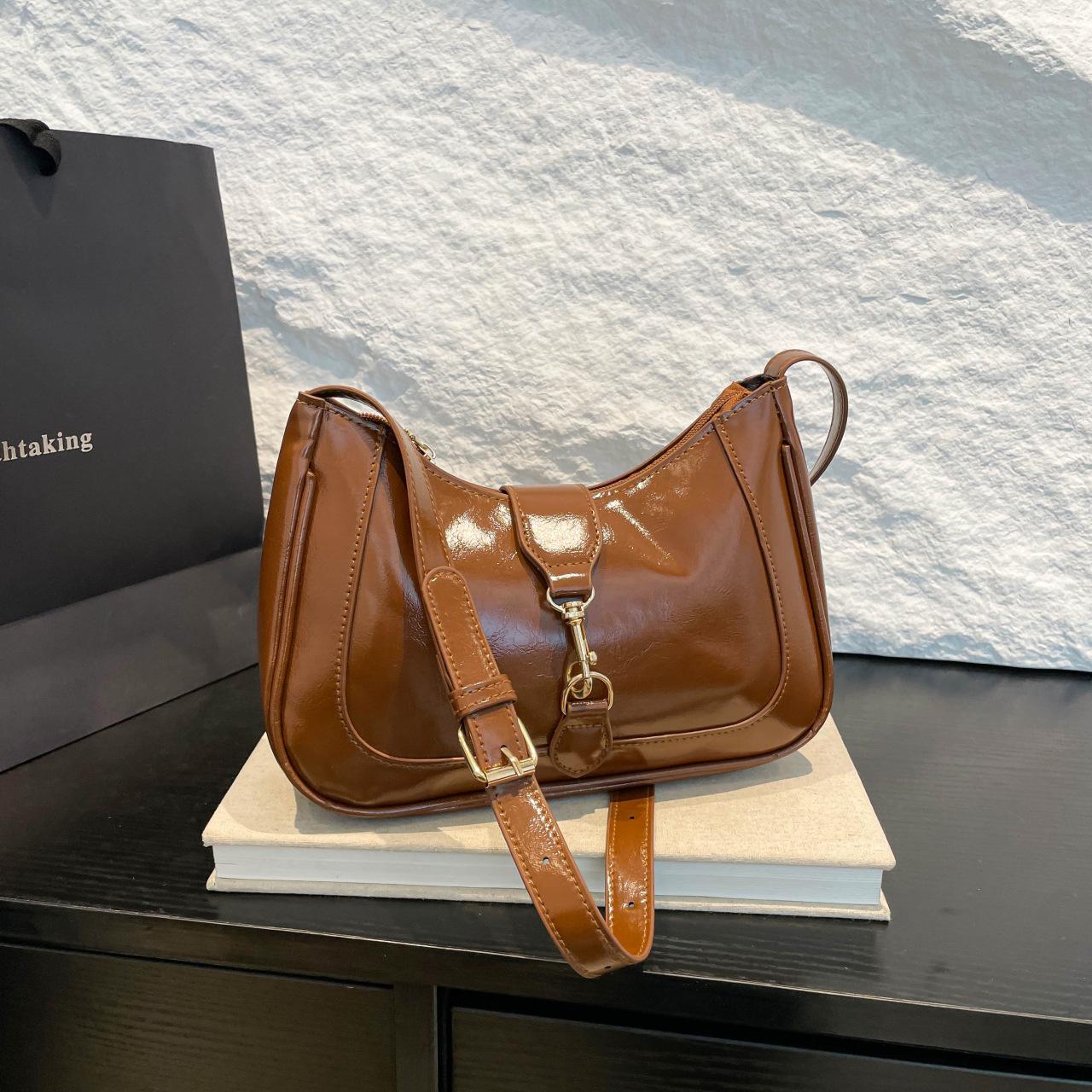 

2025 High-Value Women s Fashion Commuter Bag - Versatile Shoulder/Crossbody French Light Luxury Underarm Bag коричневий