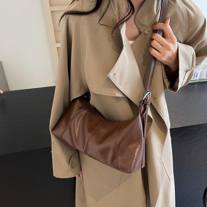 This winter's new soft leather large-capacity casual versatile one-shoulder crossbody bag fashionable high-end commuter dumpling bag