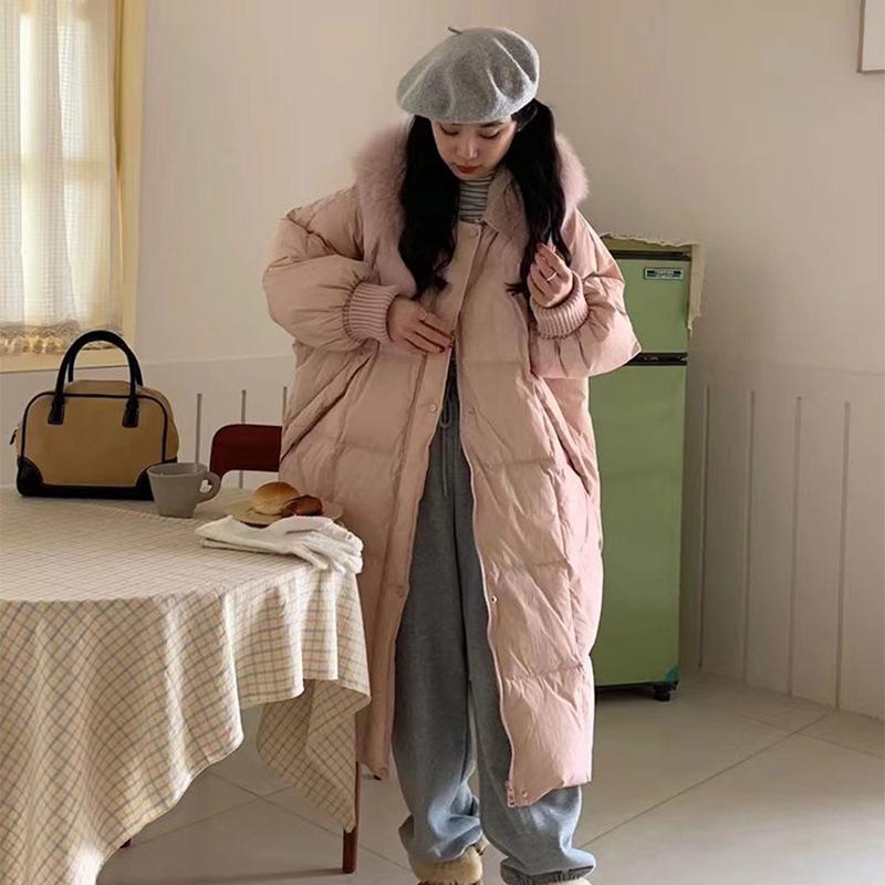 

Женский длинный пуховик большого размера, модель зима 2025, новый, с капюшоном, с воротником из лисьего меха, утолщенный, милый, на белом утином пуху One Size