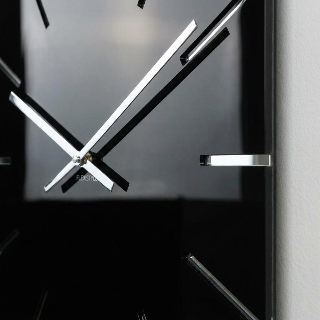 Große schwarze exakte Wanduhr 50cm