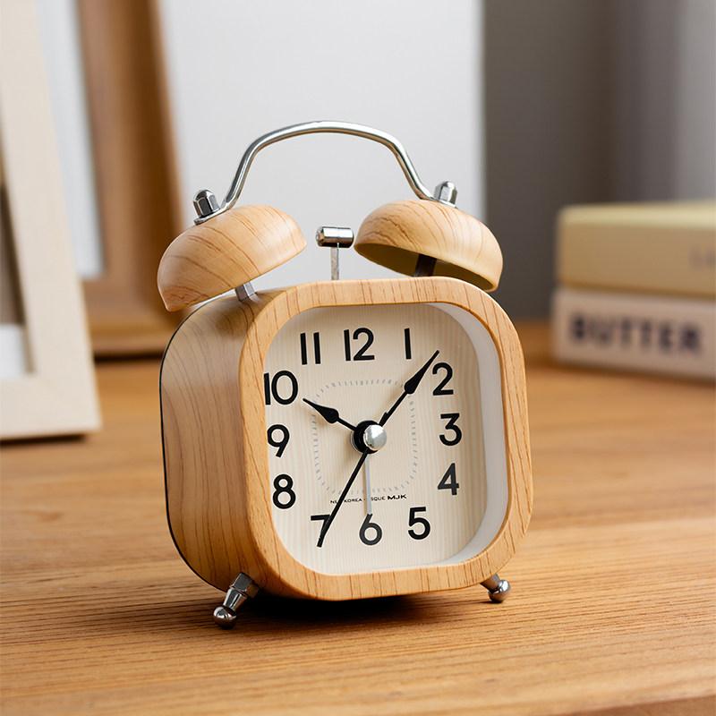 

Wood grain alarm clock powerfully wakes up students special wake-up artifact new mechanical alarm clock