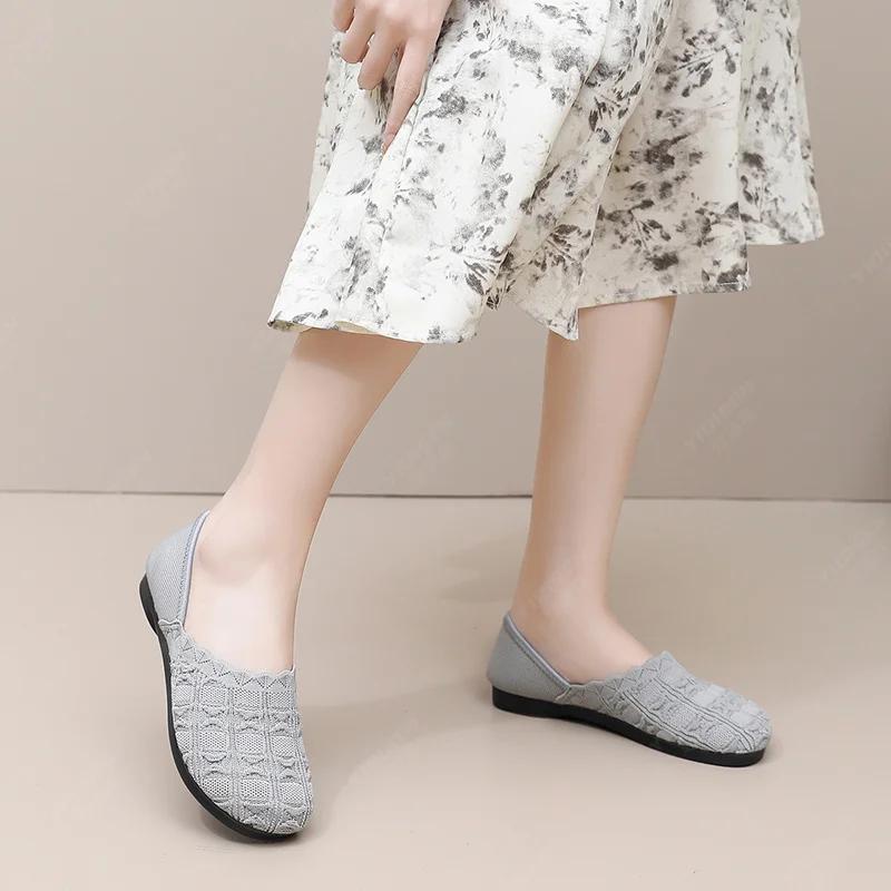 Fashion women's shoes summer 2025 Korean-style women's breathable mesh shoes with soft soles and soft uppers, suitable for mothers.
