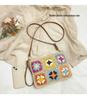 Frühlings-Häkelblumen-Patchwork-Stroh-Quadrattasche - Damen Retro Gewebte Crossbody- und Umhängetasche