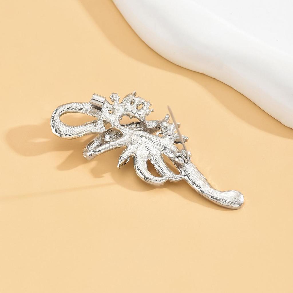 Luxury Crystal Brooch: Versatile European & American Coat Suit Accessory