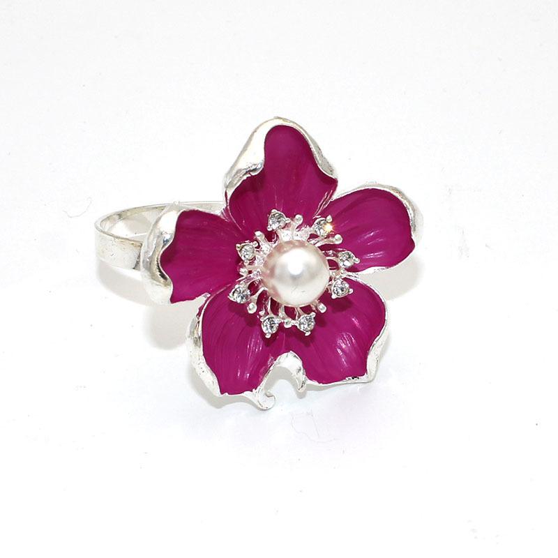 6 Stück/Los Neuer fünfblättriger Blumen-Serviettenring Legierung weiße Blume Serviettenring Hochzeits-Tischdekoration