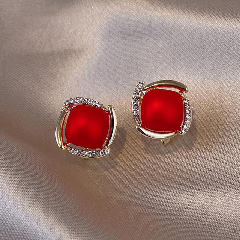 S925 Sterling Silver Square Pearl Stud Earrings - French Niche Retro Light Luxury Jewelry for Women