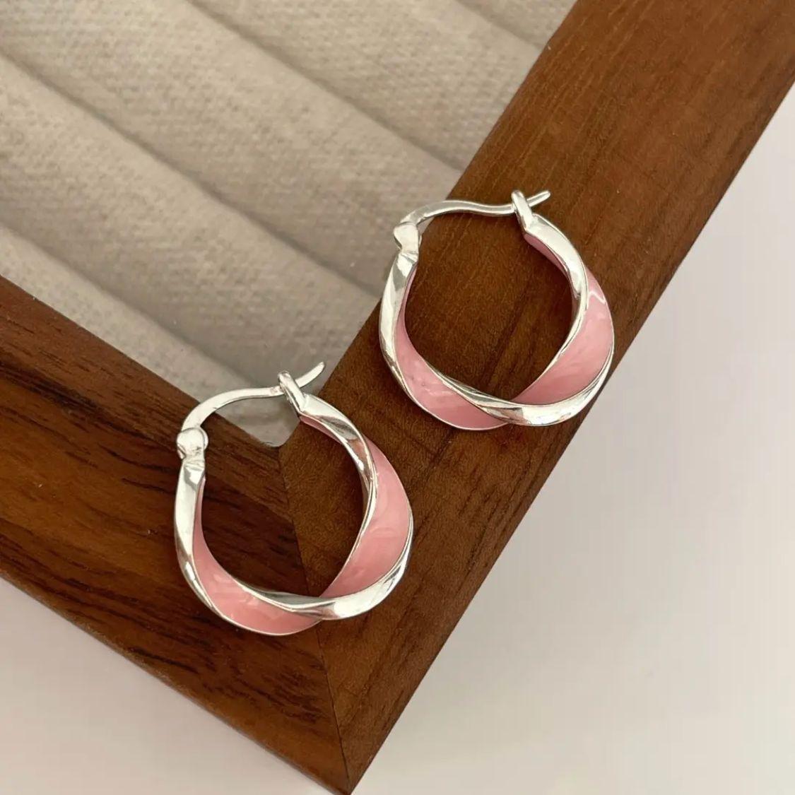 

French Light Luxury Earrings New Niche Ins Design Sense Cold Wind Women s Earrings Advanced