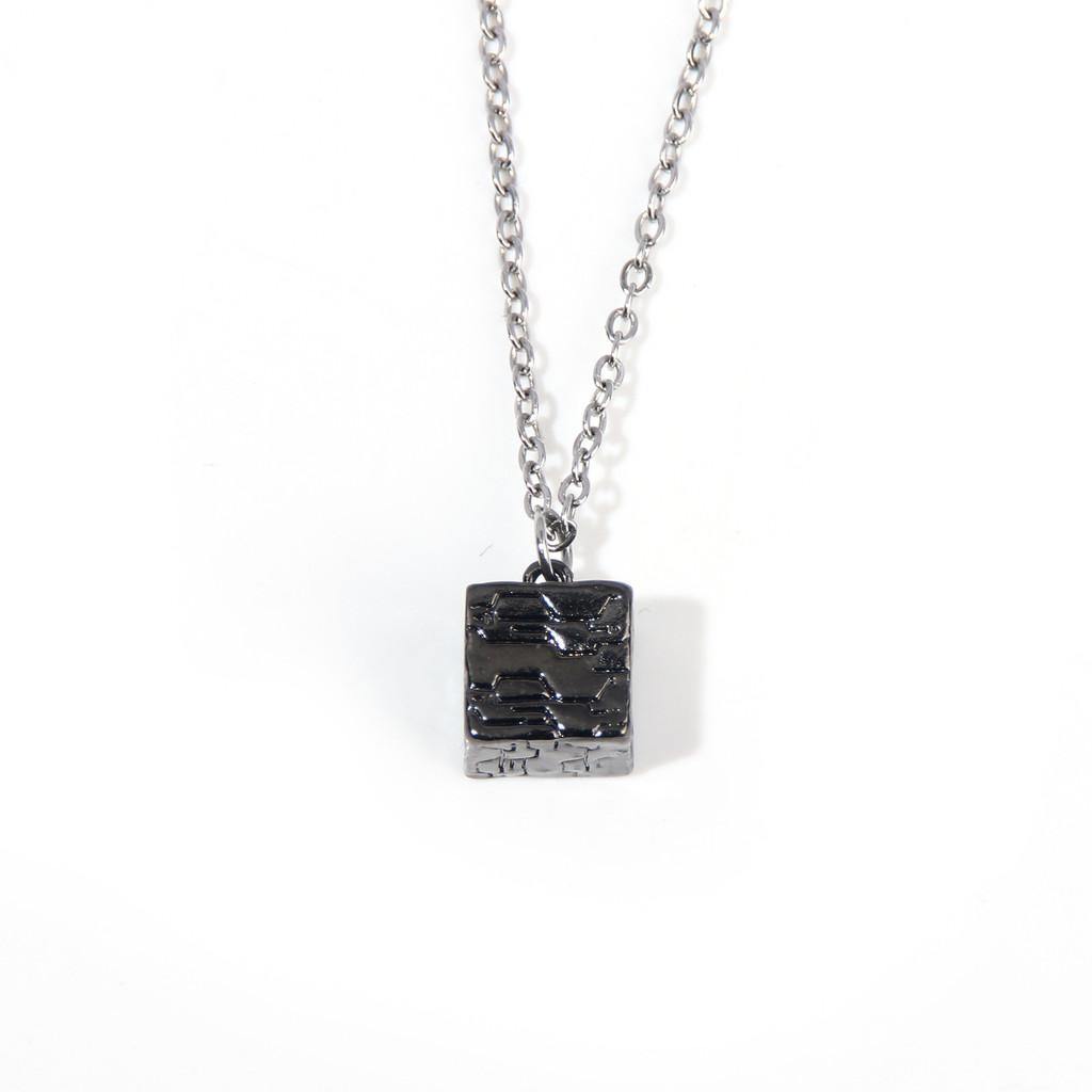 

Nier Automata Geometric Alloy Pendant Necklace With Minimalist Cubic Design For Anime Fans