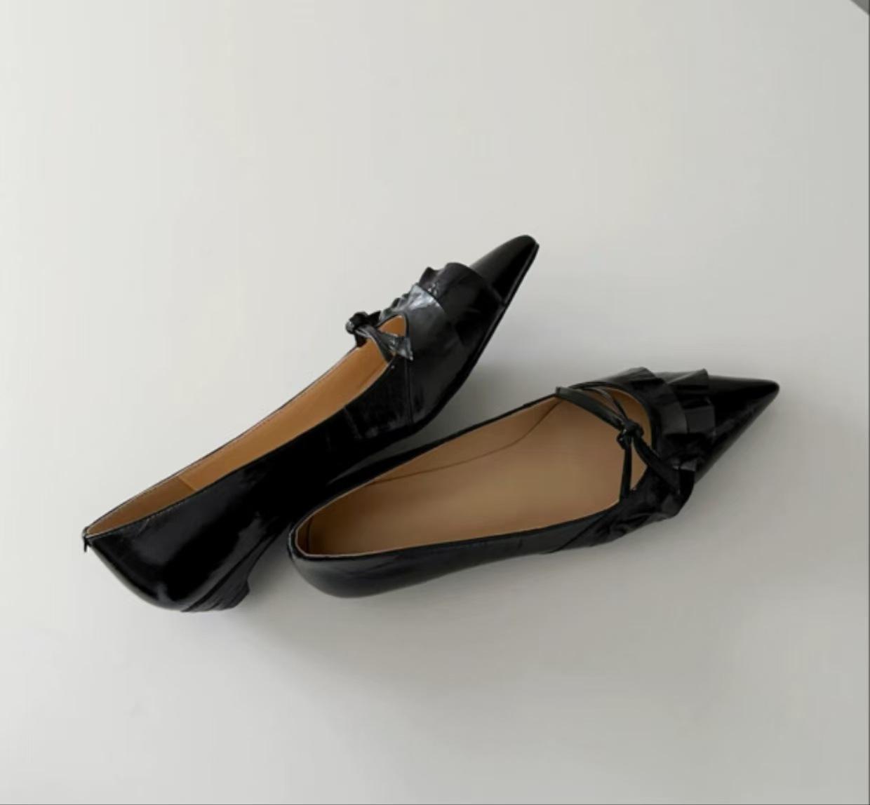 

Sheepskin version~ French pointed ruffle edge low heel single shoes one pedal commuting gentle wind temperament Mary Jane shoes women 40