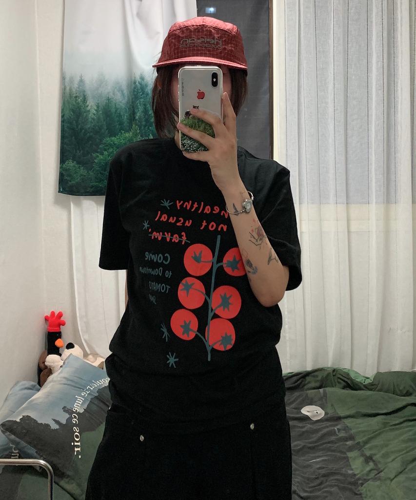 Nasyujeueol Tomato Shop Short Sleeve T-Shirt [Black]