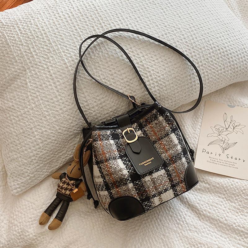 Chic Stylish Bucket Bag For Women With Vintage Appeal In Black And Brown Colors