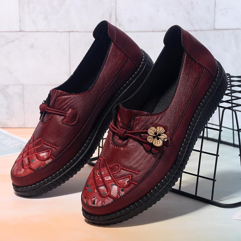 Women's Autumn Embroidered Soft Sole Non-Slip Flat Shoes - Comfortable, Breathable, Ideal for Middle-Aged and Elderly.