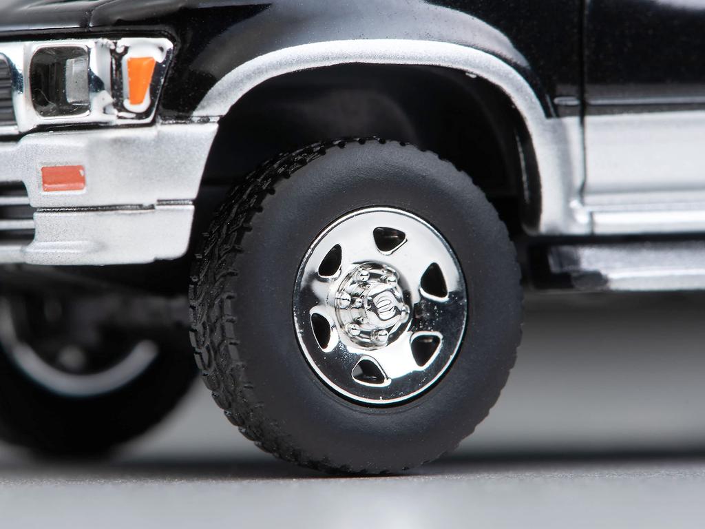 Tomica Limited Vintage Neo Toyota Hilux 4WD Pickup s dvojitou kabinou Vybavený vůz 95letý hotový produkt 324652 1/64 LV-N255c SSR-X černá/stříbrná
