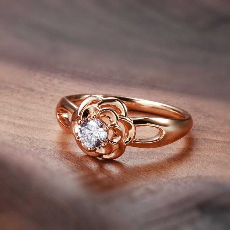 Kinel klassischer Ehering aus Roségold mit Zirkon