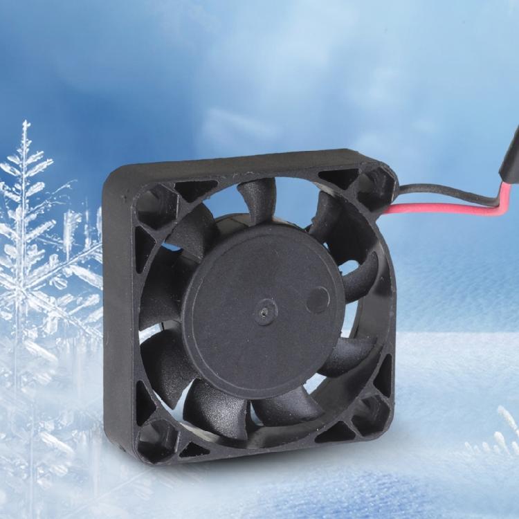 40mm Oil Bearing USB Fans 5VDC Quiet Operation High Airflow 6.4CFM 5800RPM For Electronics Cooling Needs