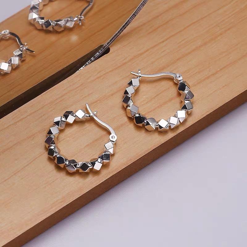 Hot Sale Small Square Hoop Earrings for Women Fashion Simple Metal Round Earring Temperament Exquisite Sexy Jewelry Accessories
