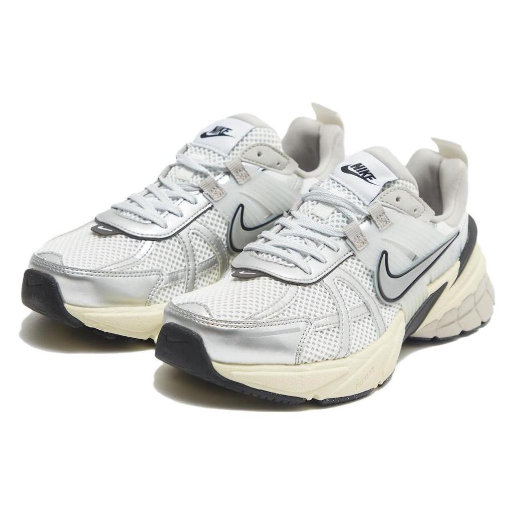 Nike V2K Run Summit Białe damskie trampki Pure-Platinum Light-Iron-Ore Metallic-Silver FD0736-100