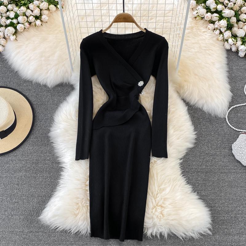 RUGOD Jarní a podzimní nové Retro elegantní a sexy Slim Fit Pletené šaty s dlouhým rukávem a výstřihem do V