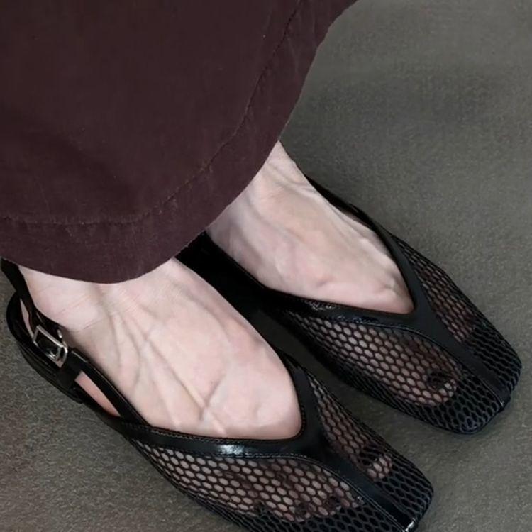 Mesh breathable hole shoes women's summer wear comfortable flat back strap super foreign style one-word buckle Roman style sandals