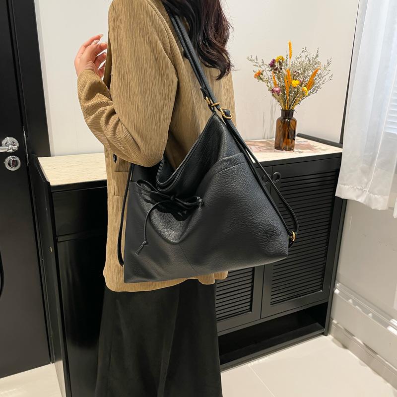 

Nis, рюкзак большой вместимости, ретро-сумка с мягкими боками и складками, ленивая, двухцелевая, через плечо, для женщин на осень и зиму 35*10*30.5 чёрный