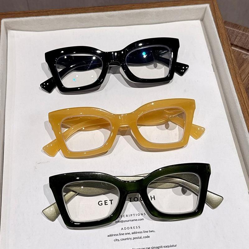 Large-Frame Anti-Blue Light Reading Glasses with Spring-Loaded Temples for Women Stylish and Comfortable Reading Glasses