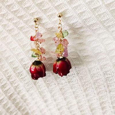 Bunte Herzförmige Natur-Rosenblüten-Ohrringe mit Trockenblumen: Trendiger süßer Dopamin-Stil für Frauen