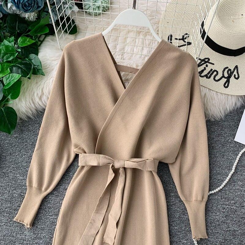 Autumn and Winter New Korean Version of Retro Slimming Knit Buttock Dress