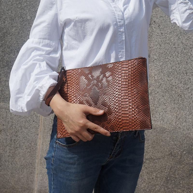

NIGEDU Fashion 3D Python pattern Women Clutch Bag Brand Design Party Envelope Clutches for ladies wallet Free Card bag handbag (20cm Max Length 30cm)