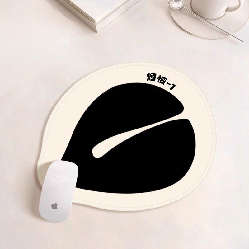 Thickened Wooden Fish-Shaped Mouse Pad with Wrist Rest - Dirt-Resistant, Washable Cartoon Design for Office Use