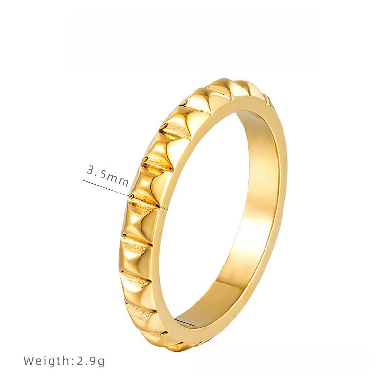 

Ретро квадратное кольцо с заклепками Титановая сталь Гальваническое покрытие Простое кольцо Женское Нишевое Не тускнеющее Ювелирное изделие 6