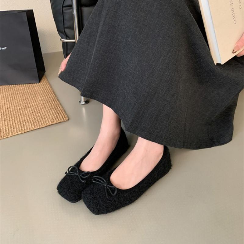 Fashion Autumn Fashion Warm Fluffy Flat Mary Jane Shoes Women Sweet Bow Decoration Designer Shoes Comfort Square Toe Shallow Casual Shoe