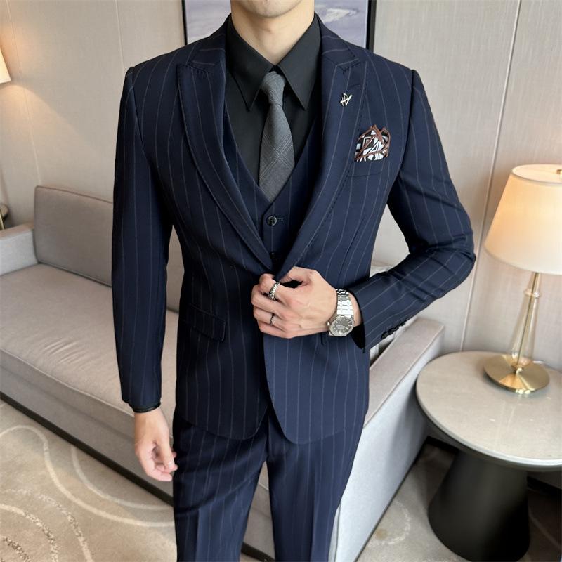 Slim Fit Striped Three-Piece Men's Suit - Casual Single-Breasted Wrinkle-Resistant Formal Wear.