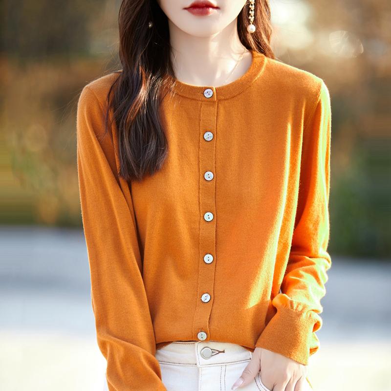 Leichte Strickjacke für Damen aus 50 % Wolle und 50 % Maulbeerseide – vielseitige Strickware für 4 Jahreszeiten für ganzjährigen Komfort und Stil