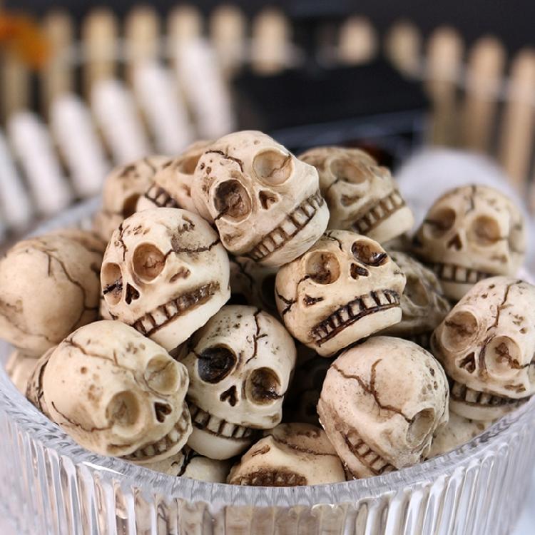 Set di 20 Decorazioni Teschio in Resina Props Miniatura Versatili per Halloween Case Infestate e Feste a Tema