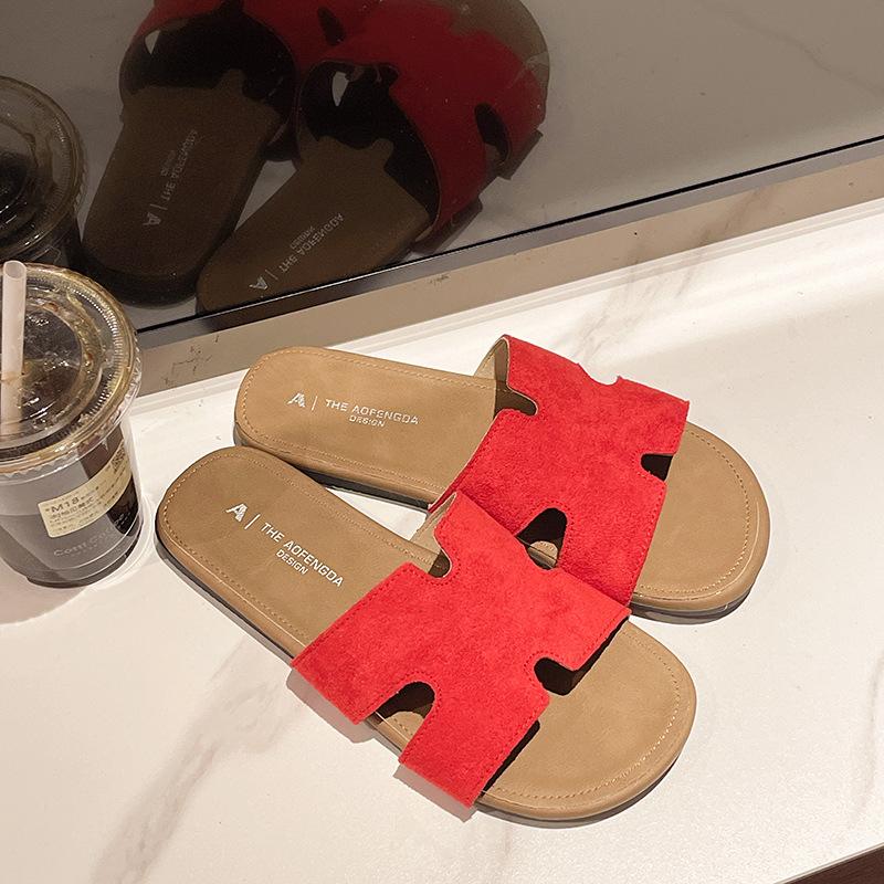 Slippers Women's Summer Wear New High-end Soft Flat-bottomed Beach Sandals Fashion One-word Sandals