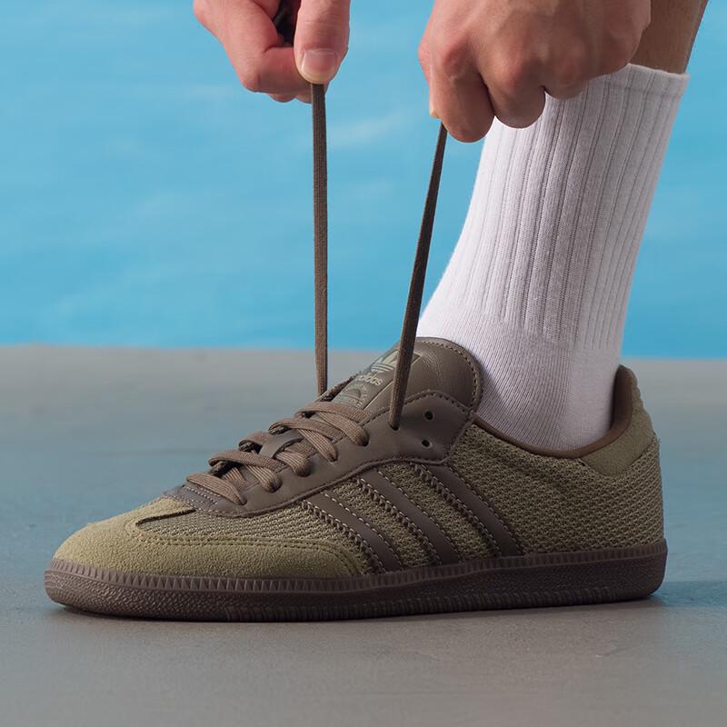 

Adidas JR0885 Unisex Lifestyle Sport Shoes 42