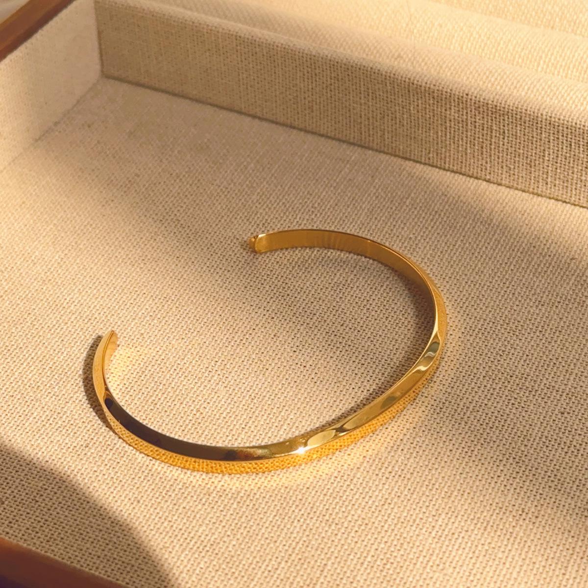 Роскошный женский браслет из титановой стали с цирконом и вставками из белого перламутра