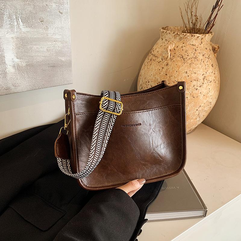 

Retro bag women s autumn and winter versatile new casual broadband shoulder messenger bag premium bucket bag коричневий