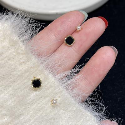Black Square Stud Earrings Women's Exquisite and Small Four-claw Pearl Earrings Simple Light Luxury Earrings