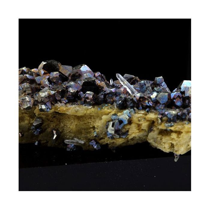 Pyrite, Sidérite, Quartz 80.5 carats