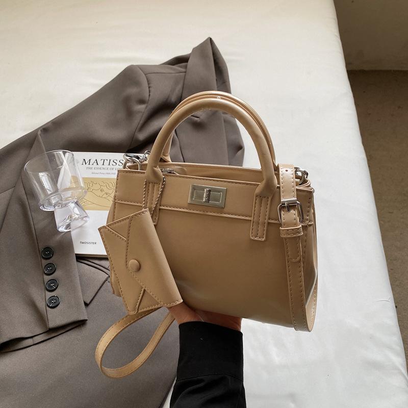 Niche Premium Textured Bag Women's 2025 New Commuter Handbag Bag Fashionable Versatile Shoulder Messenger Bag