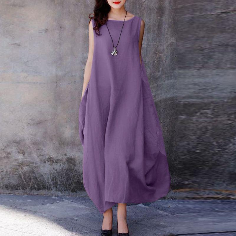 Chic Sleeveless Round Neck Dress with Side Pleat Pockets - Spring/Summer 2023 Collection.