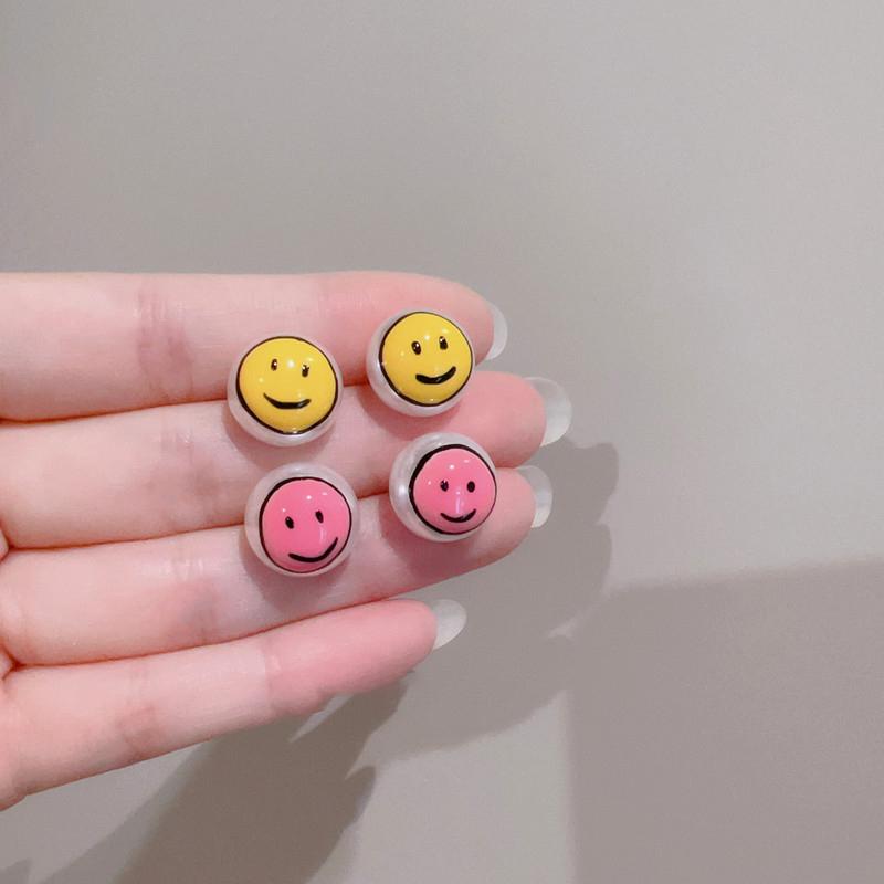 Boucles d'oreilles Clous Perle Plate Forme Fille Souriante Mignonne 2026 Mode Bijoux Simples Fête de Noël Accessoires d'Oreilles Amusants Pour Femmes